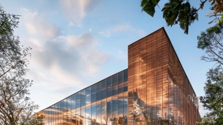 El Edificio Fórum de Barcelona: Un Icono Arquitectónico de 2004